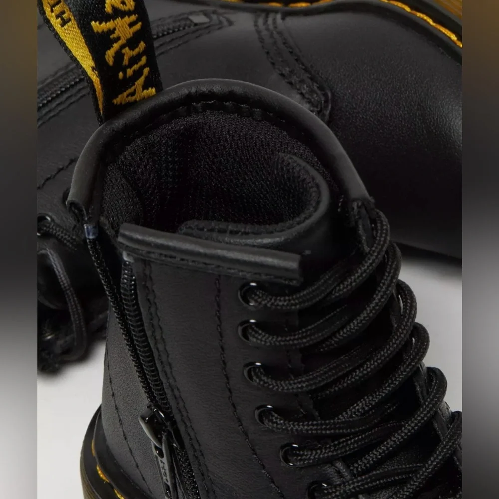 Dr. Martens Airwair Toddler 1460 Softy T‎ Leather Lace Up Boots Size:9 NEW
